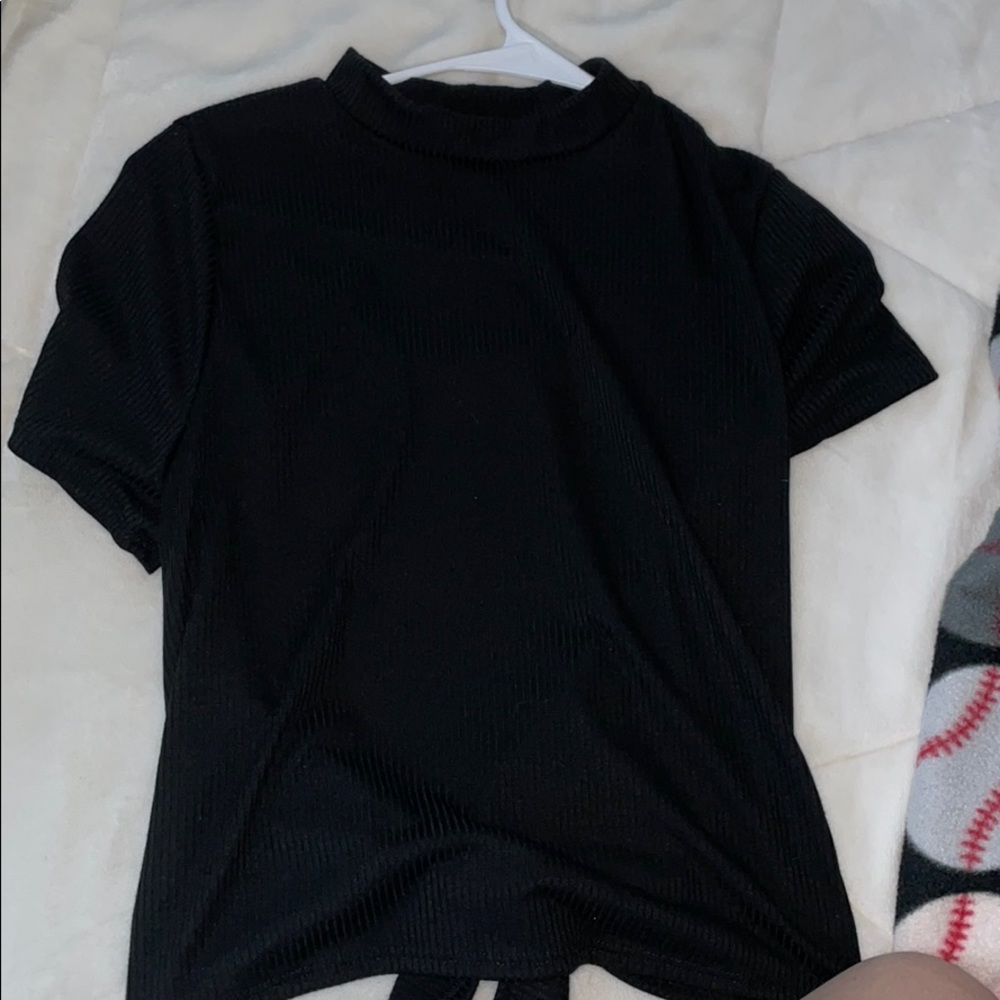 Black shirt with a tie in the back